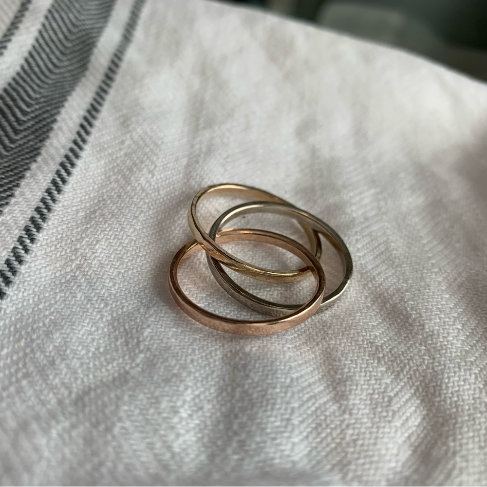 James Avery 3 metal interlocking circle rings.